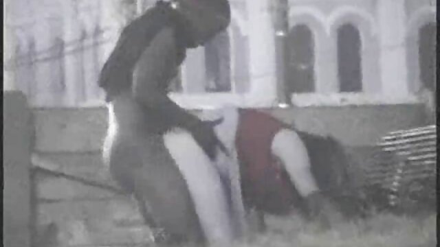 Nena de ébano se videos cortos triple x corre duro en su coño rosado mojado
