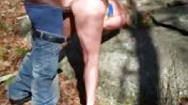 Adolescente cachonda en un triple pornos polvo de garganta dura