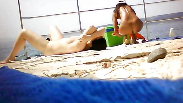 Esta nueva tanga apenas videos xxx triple cubre mi coño afeitado JOI